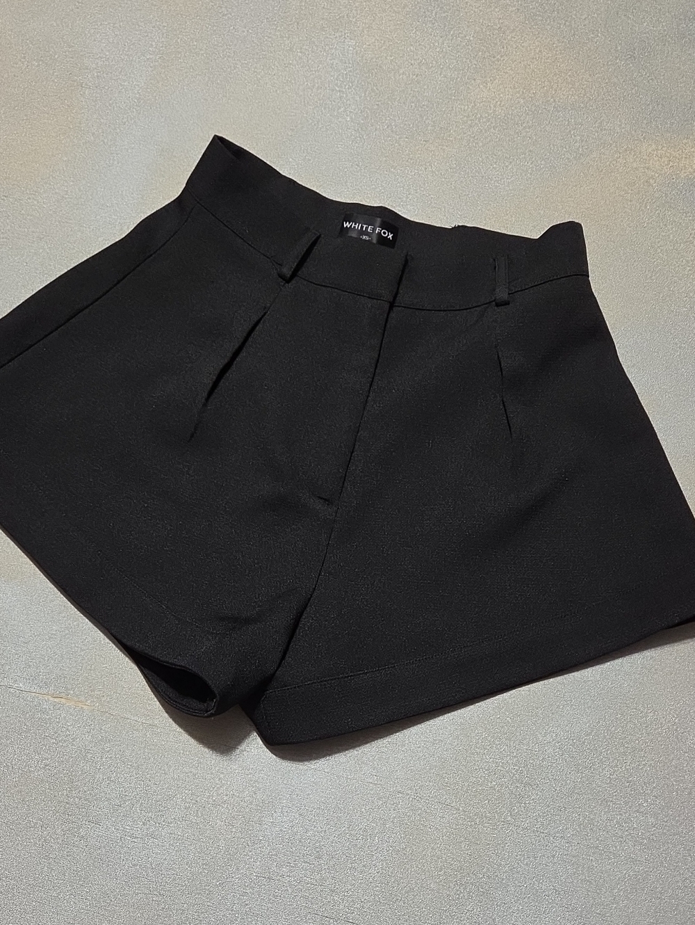 White Fox Boutique Black High-Waist Tailored Pleat Shorts NWOTS